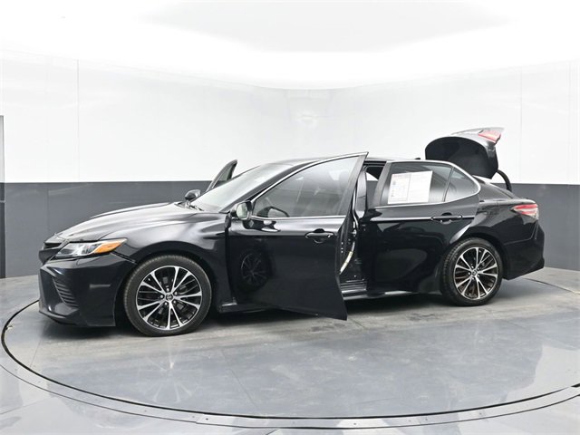 Used 2018 Toyota Camry L image 51