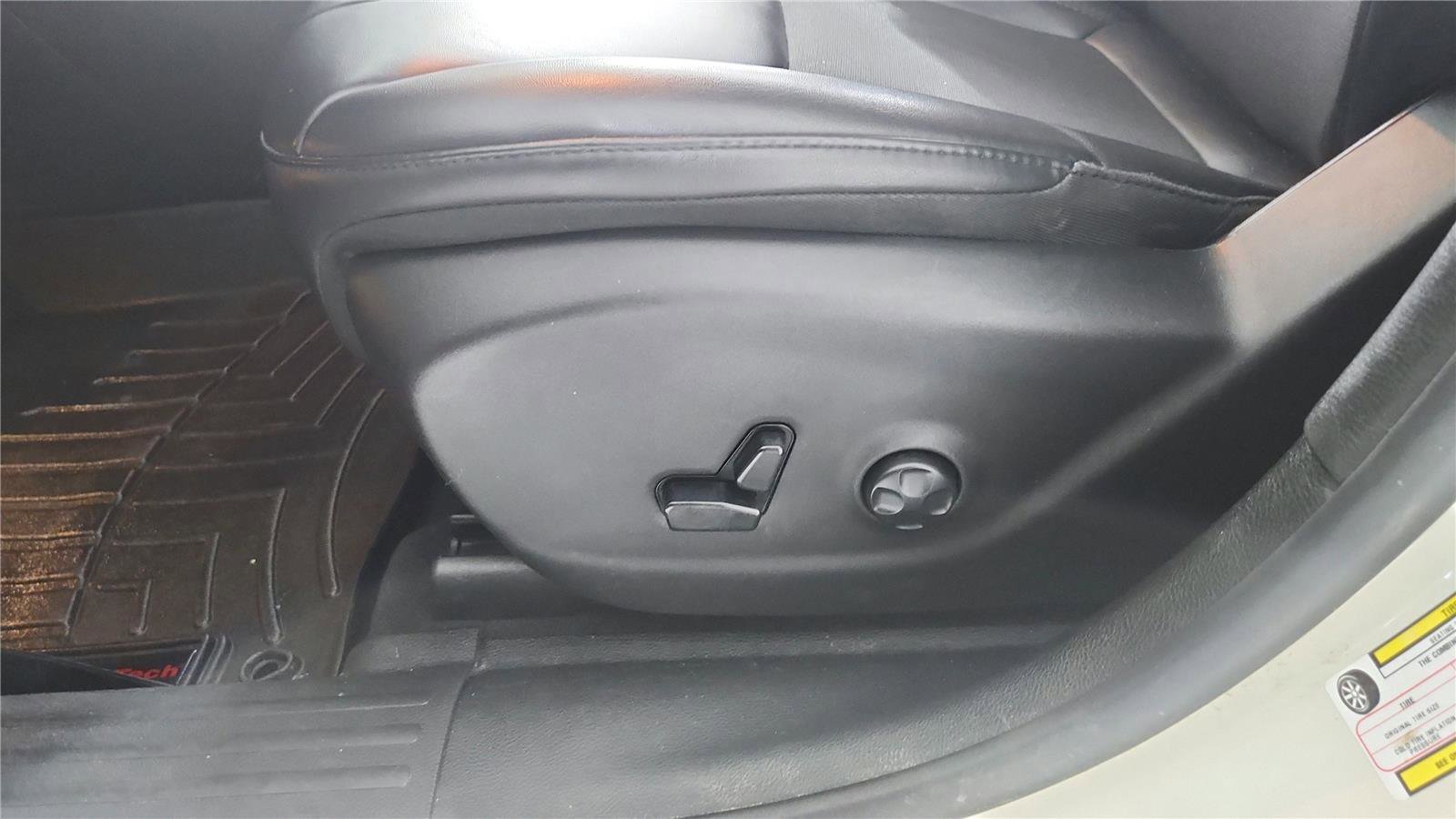Used 2019 Jeep Cherokee Latitude Plus AWD/4WD image 10