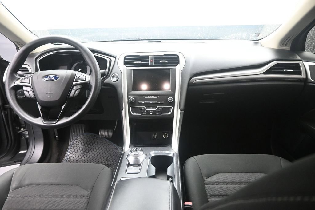 Used 2020 Ford Fusion SE FWD image 12