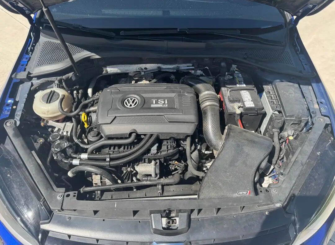 Used 2017 Volkswagen Golf R 4-Door image 10