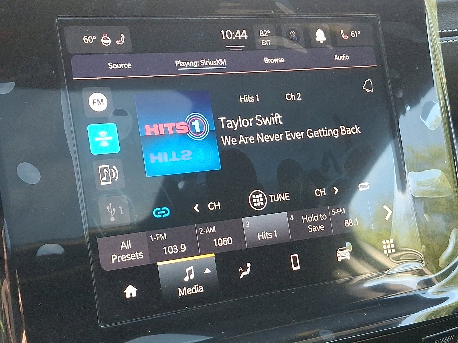 New 2025 Jeep Grand Cherokee Laredo X w/ Luxury Tech Group I image 11