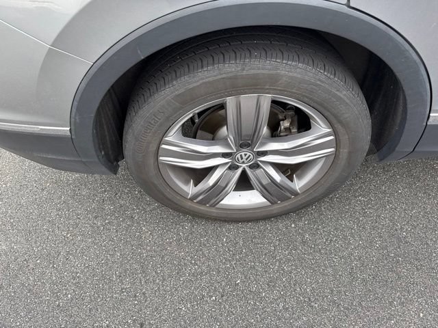 Used 2021 Volkswagen Tiguan SEL AWD/4WD image 18