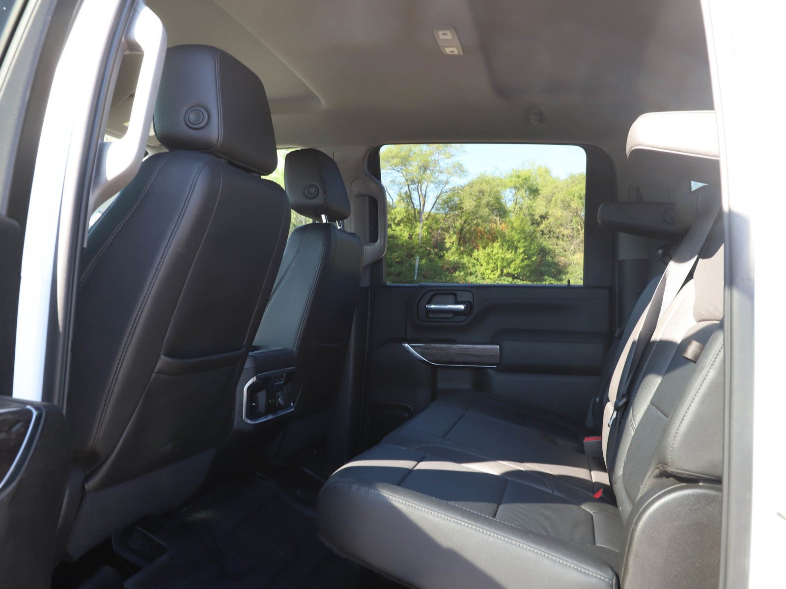 Used 2022 Chevrolet Silverado 2500 LTZ w/ LTZ Convenience Package AWD/4WD image 17