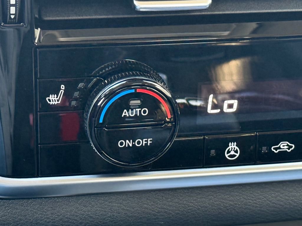 Used 2025 Nissan Rogue SL image 25