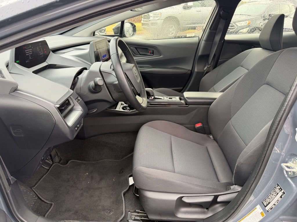 Used 2025 Toyota Prius LE FWD image 12