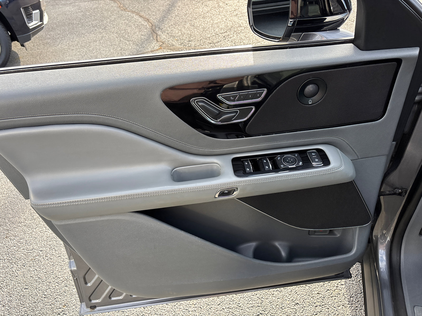 Used 2021 Lincoln Aviator Grand Touring w/ Elements Package Plus image 11