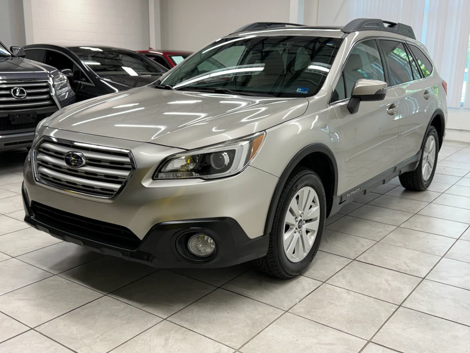 Used 2017 Subaru Outback 2.5i Premium AWD/4WD image 3