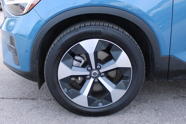 Used 2025 Volvo XC40 B5 Plus image 37