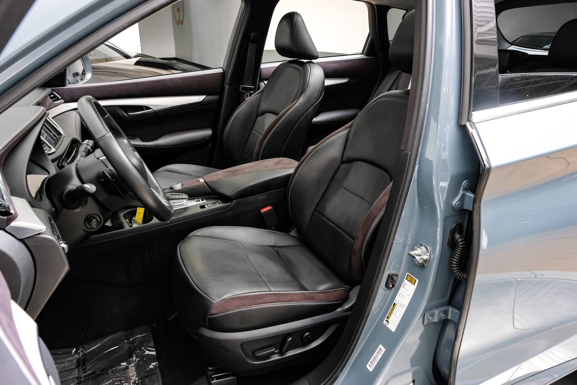 Used 2023 INFINITI QX50 Sensory image 34