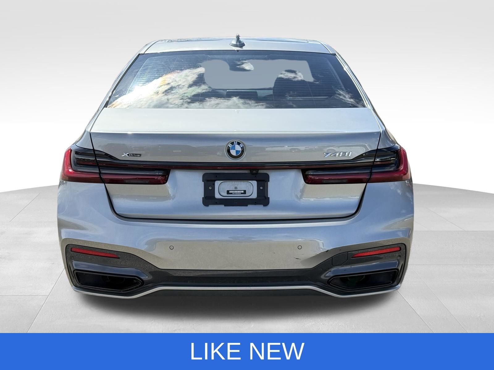 Used 2022 BMW 740i xDrive w/ M Sport Package image 11