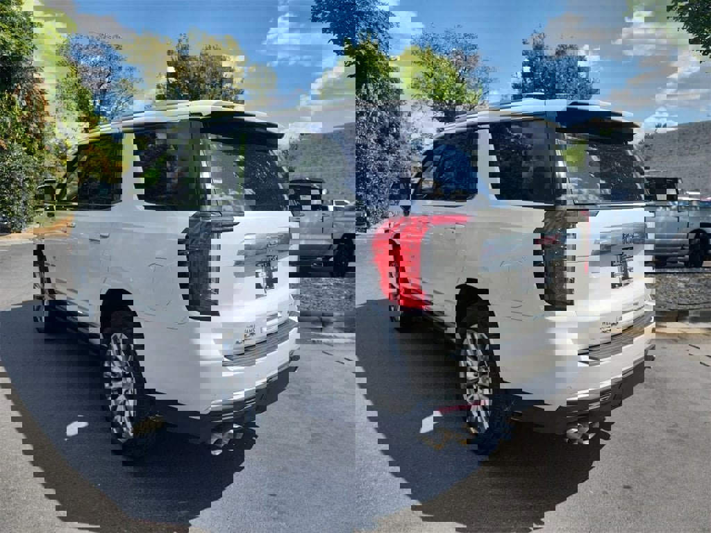 Used 2022 GMC Yukon Denali w/ Advanced Technology Package image 7