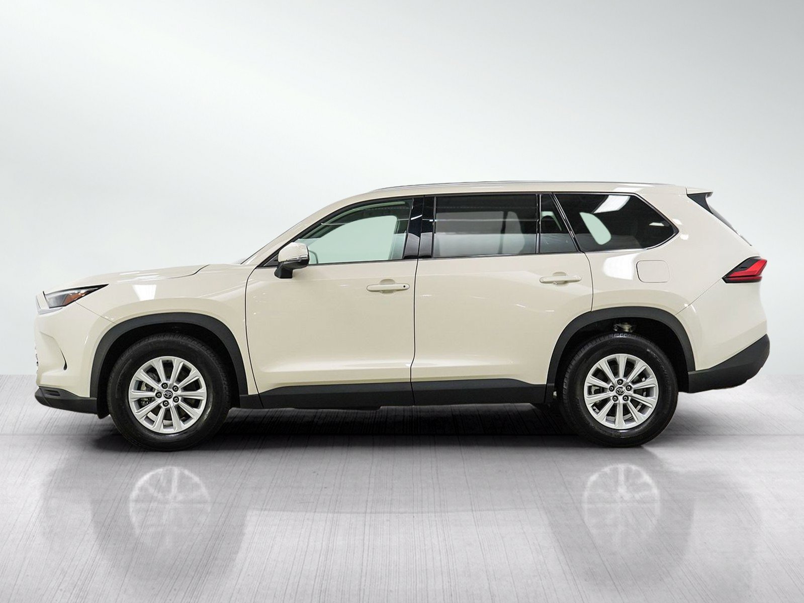 Used 2024 Toyota Grand Highlander AWD image 2