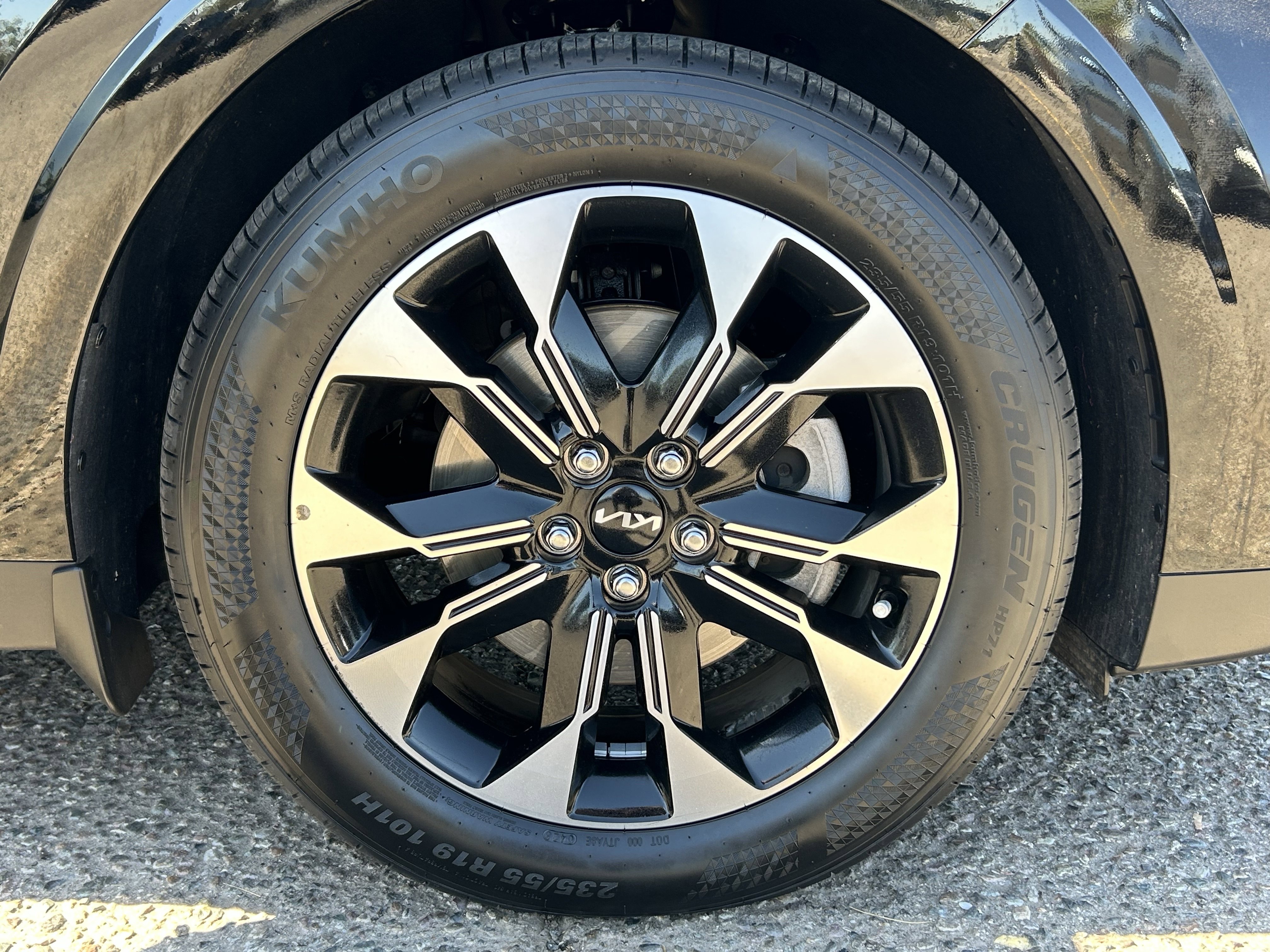 Used 2024 Kia Carnival EX image 8