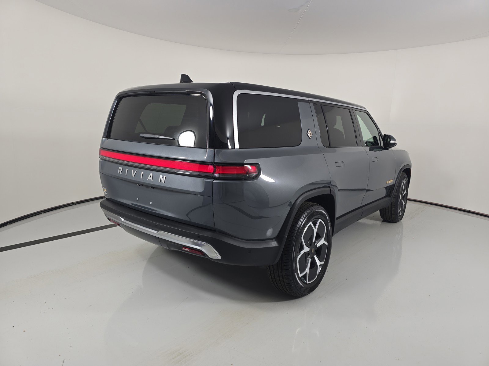 Used 2023 Rivian R1S Launch Edition AWD/4WD image 5