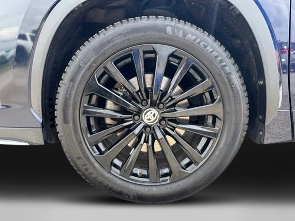 Used 2024 Toyota Highlander XSE AWD/4WD image 30