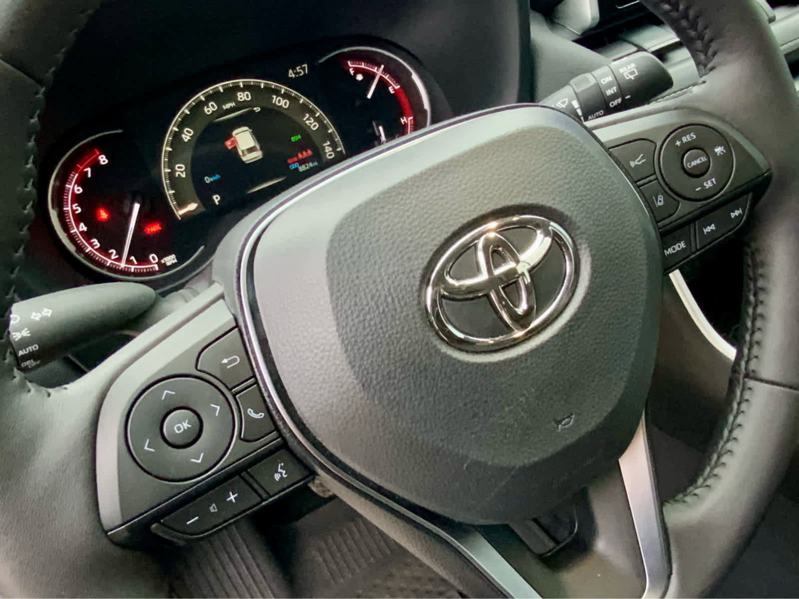 Used 2025 Toyota RAV4 XLE w/ Convenience Package image 39