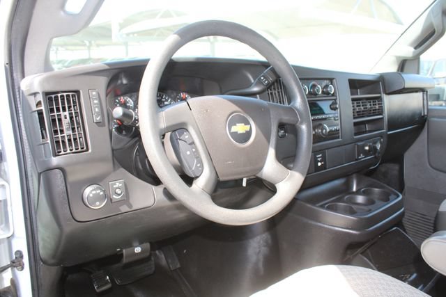 Used 2017 Chevrolet Express 3500 RWD image 18