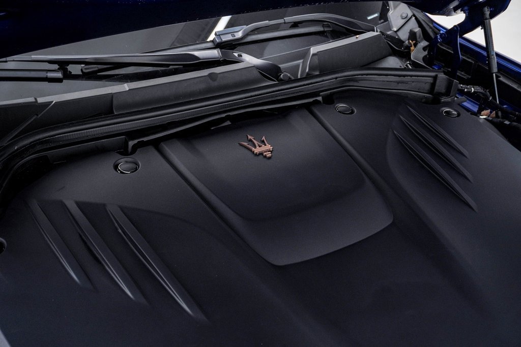 Certified 2025 Maserati Grecale Folgore image 28