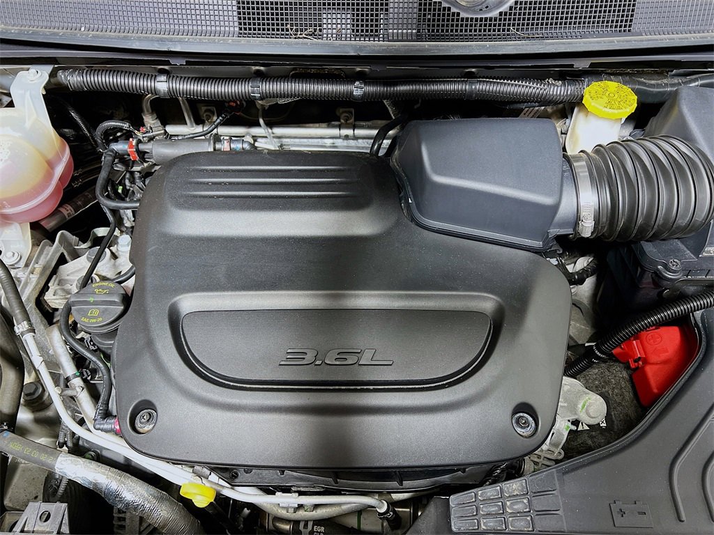 Used 2023 Chrysler Pacifica Touring-L image 28