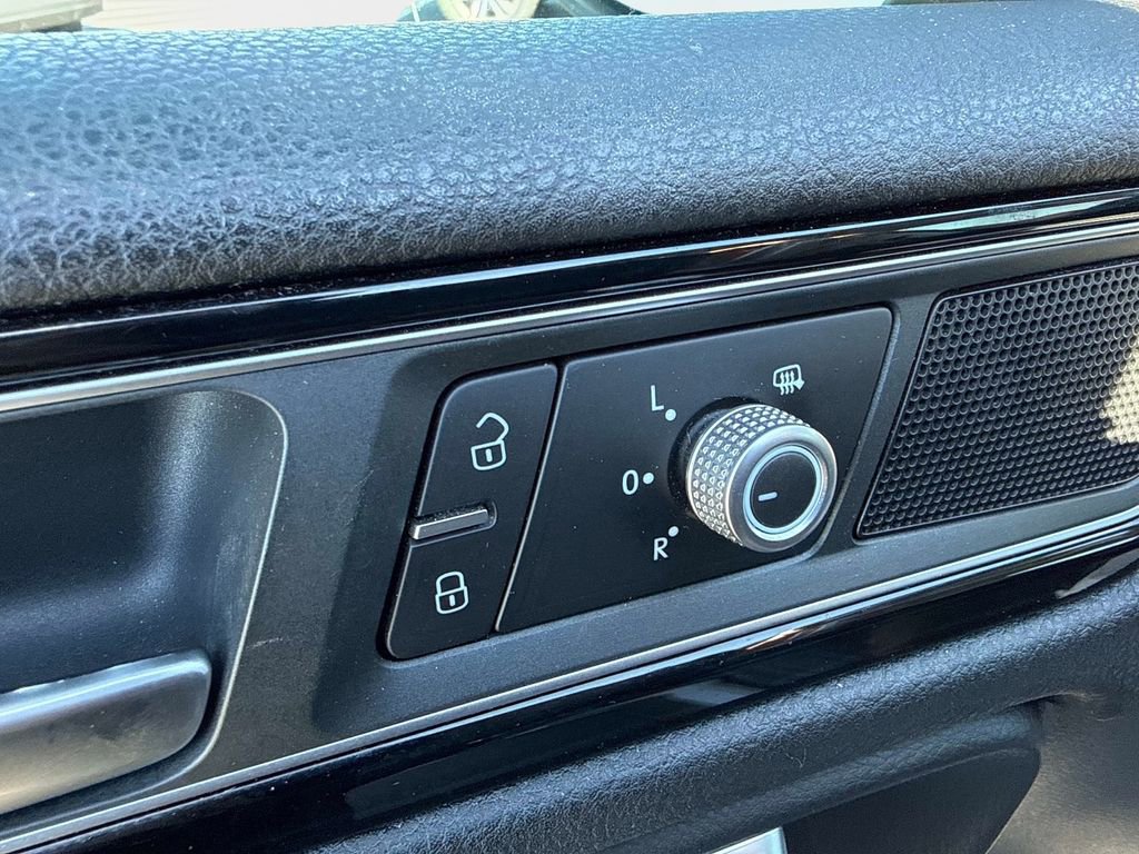 Used 2016 Volkswagen Touareg Sport image 20