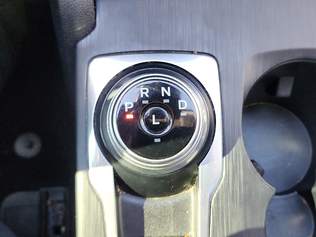 Used 2021 Ford Escape SE w/ SE Sport Appearance Package image 25