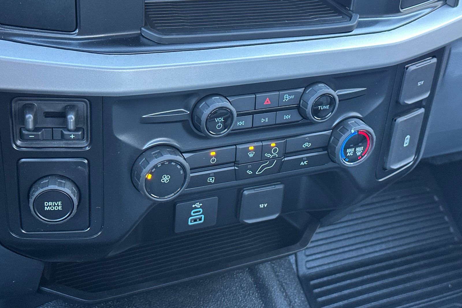 New 2025 Ford F550 2WD Regular Cab Super Duty image 18