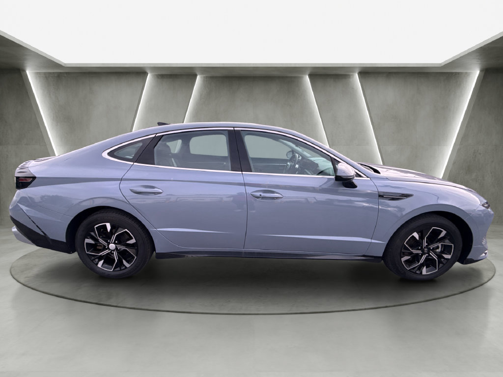 Used 2025 Hyundai Sonata SEL FWD image 2