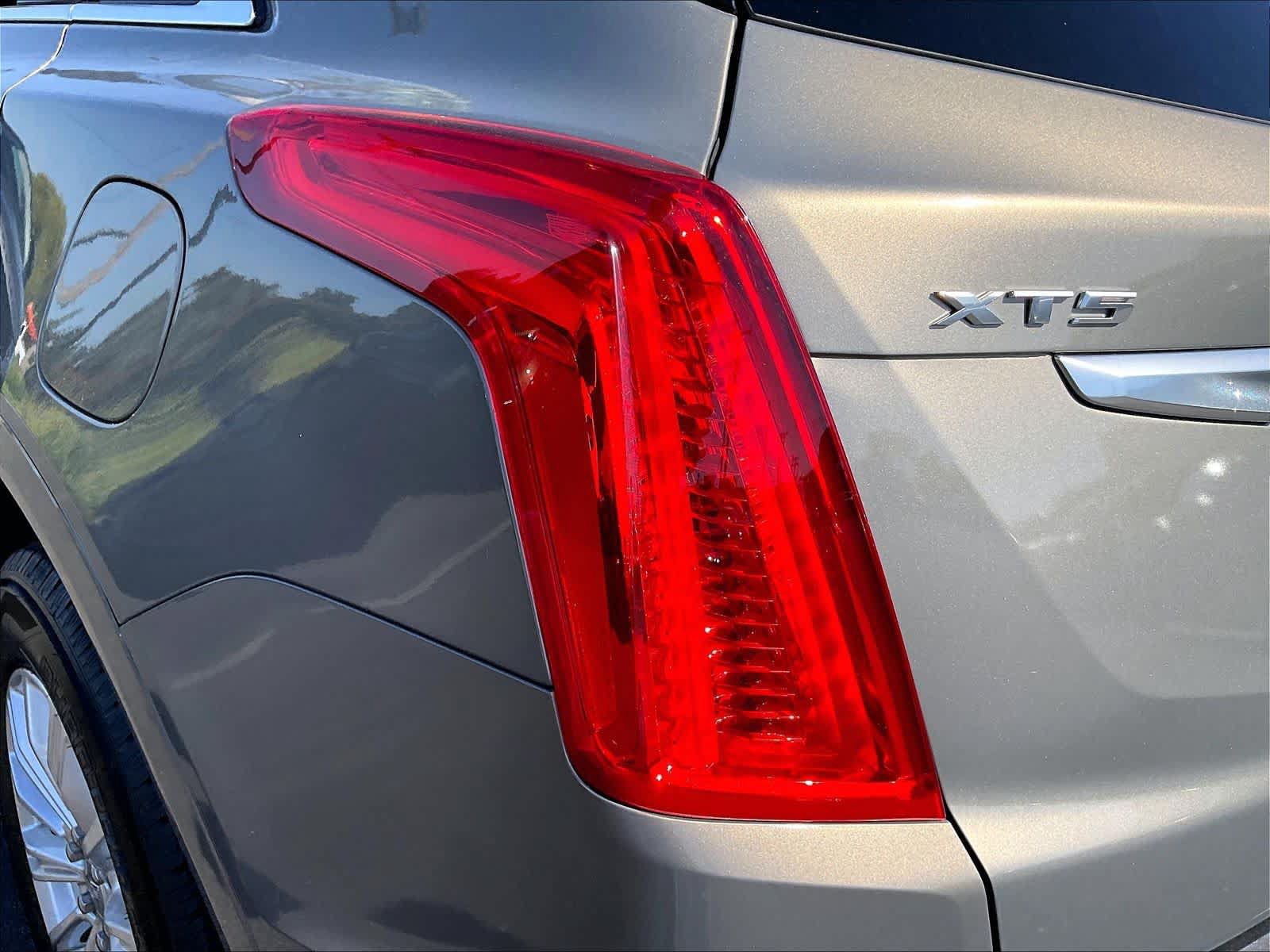 Used 2019 Cadillac XT5 FWD image 32