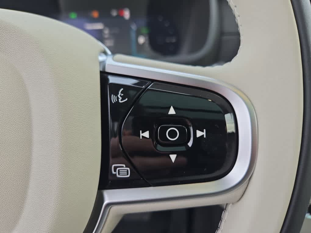 New 2026 Volvo XC90 T8 Ultra w/ Protection Package Premier image 16