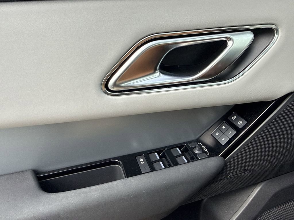 Used 2025 Land Rover Range Rover Velar S image 28