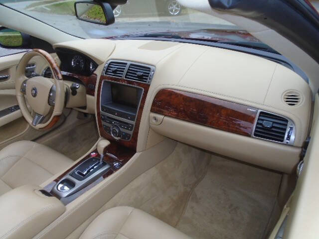 Used 2007 Jaguar XK Convertible image 13