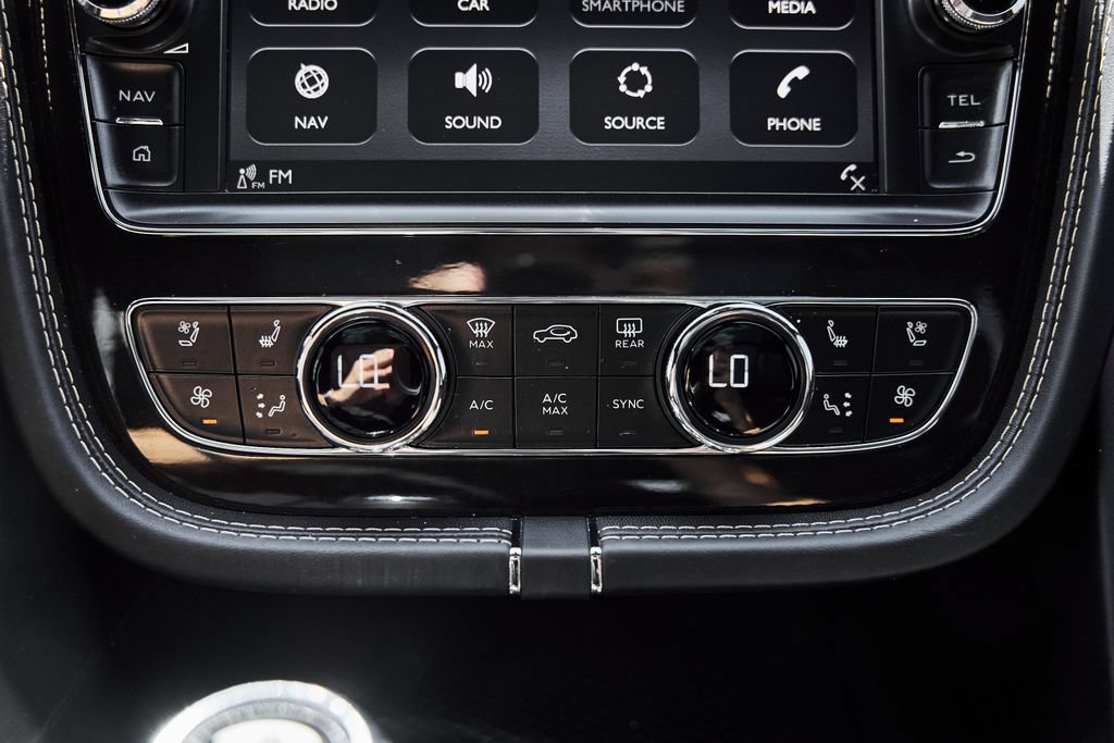 Used 2017 Bentley Bentayga AWD/4WD image 67