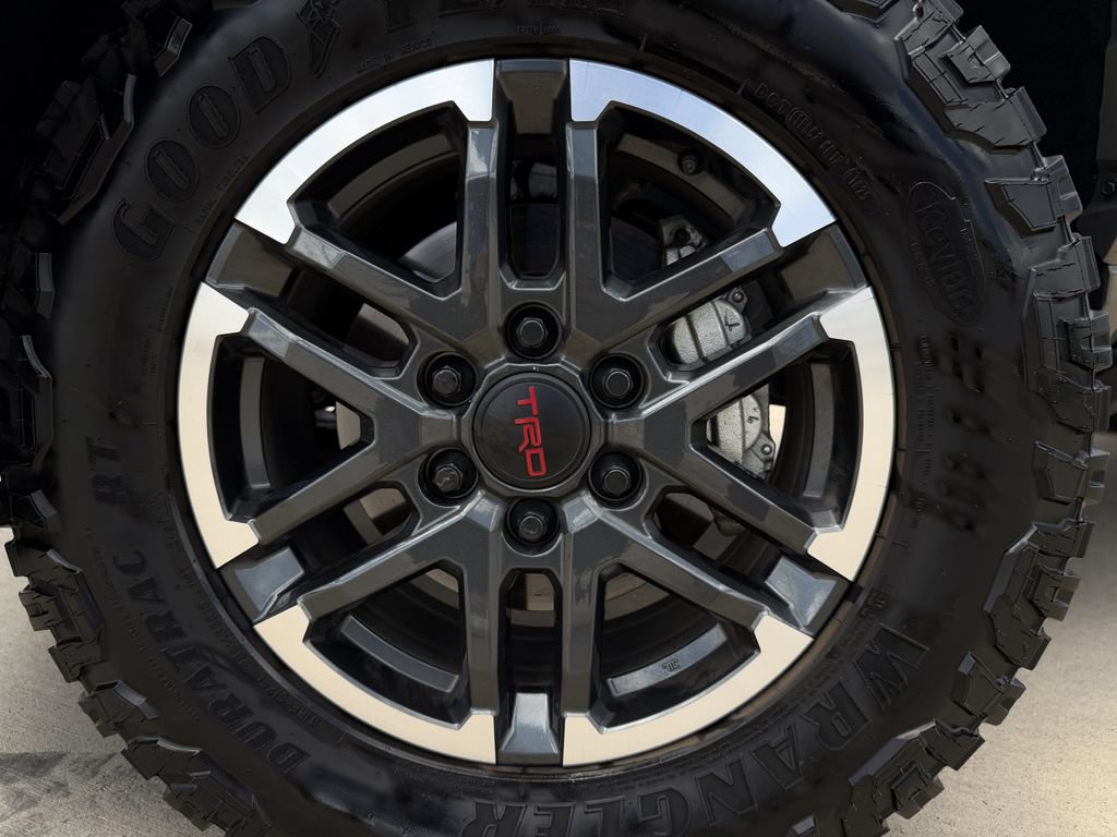 Used 2025 Toyota Tacoma TRD Sport AWD/4WD image 9
