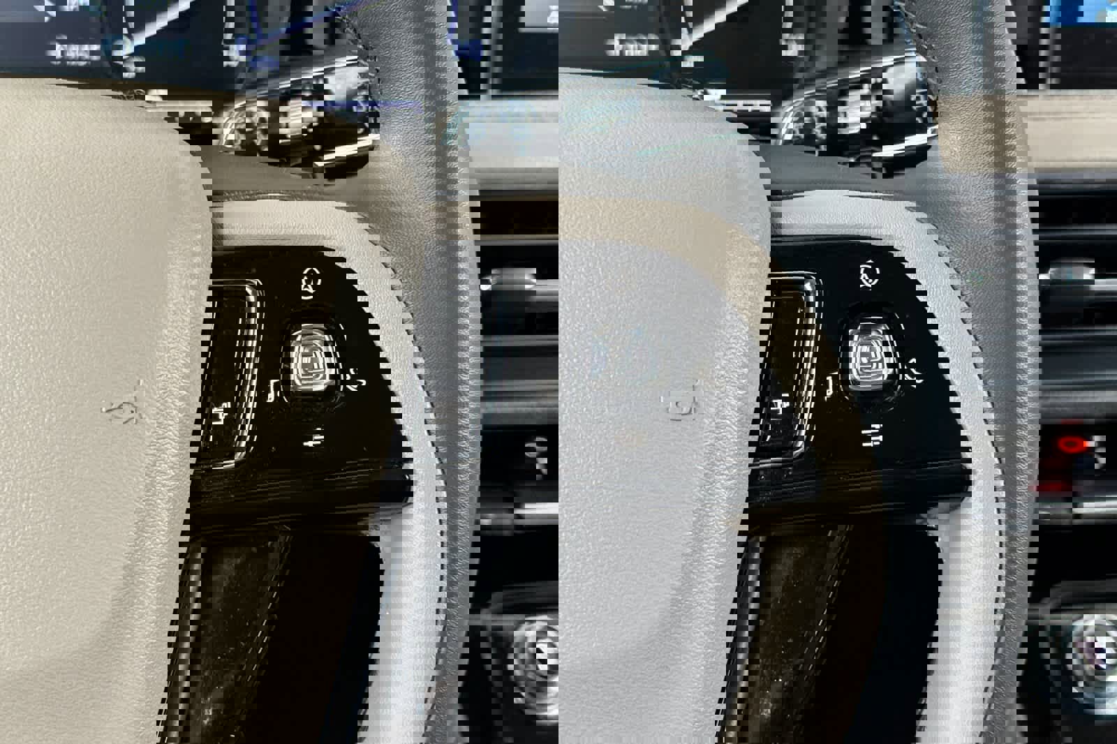 Used 2022 Lincoln Corsair FWD w/ Rear Removable Package Tray image 27