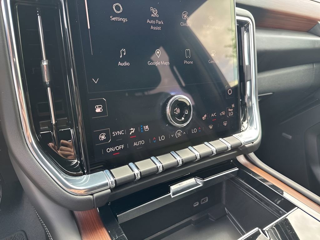 Certified 2025 GMC Yukon Denali AWD/4WD image 37