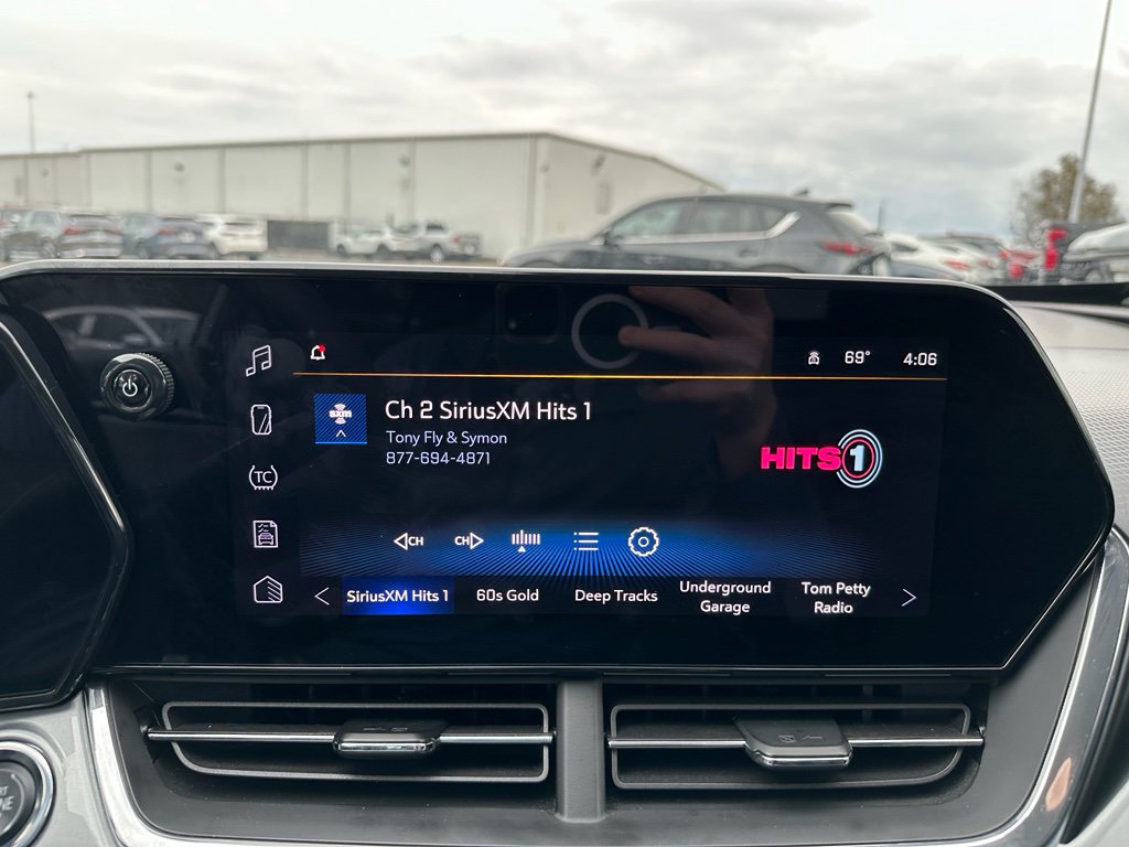 Used 2025 Chevrolet Trax LT FWD image 11