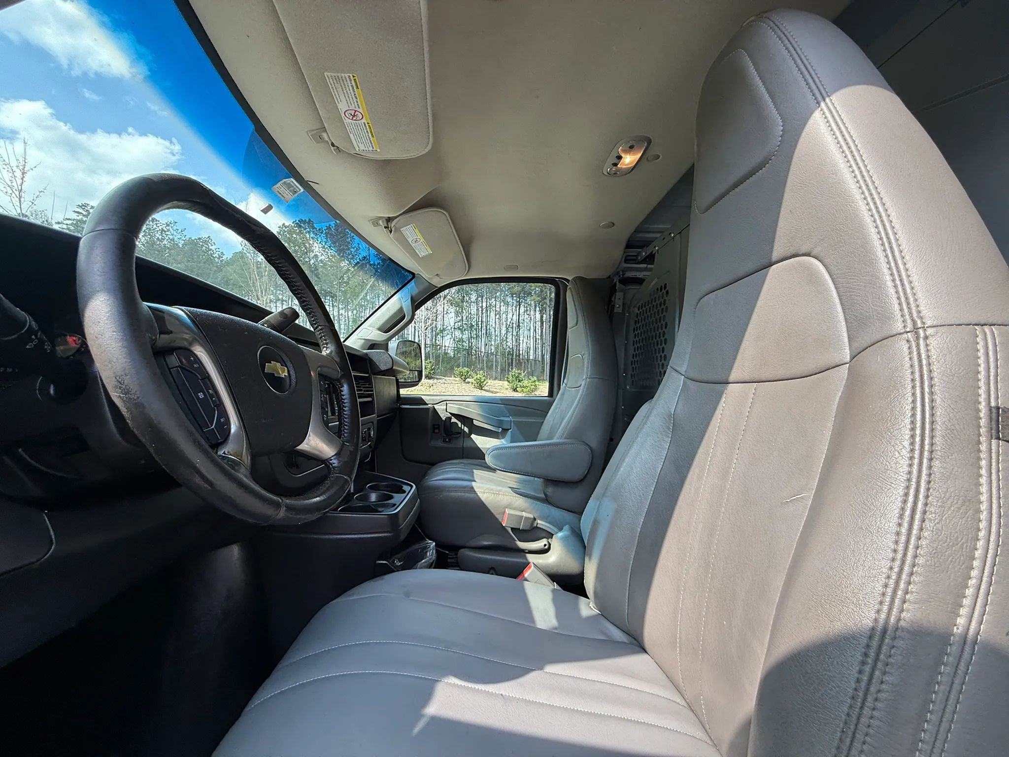Used 2016 Chevrolet Express 2500 image 15