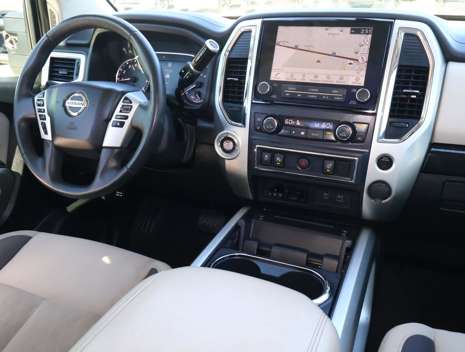 Used 2020 Nissan Titan SV w/ SV Convenience Package image 10