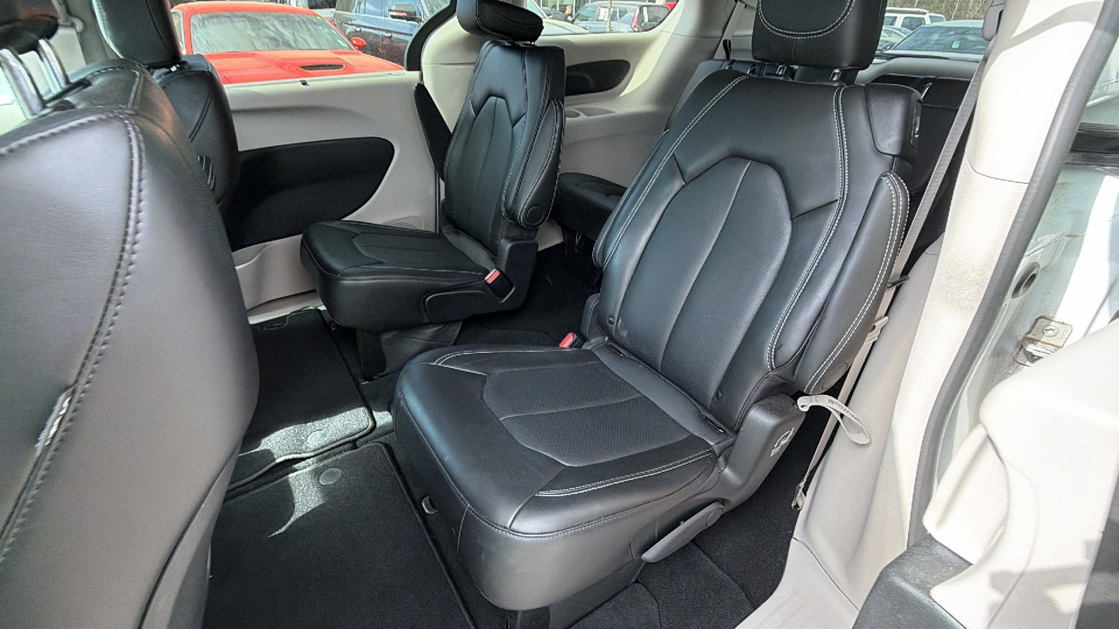 Used 2024 Chrysler Pacifica Touring-L image 22