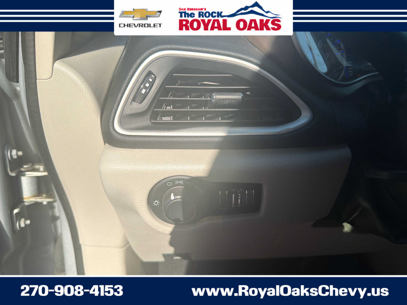 Used 2023 Chrysler Voyager LX FWD image 22