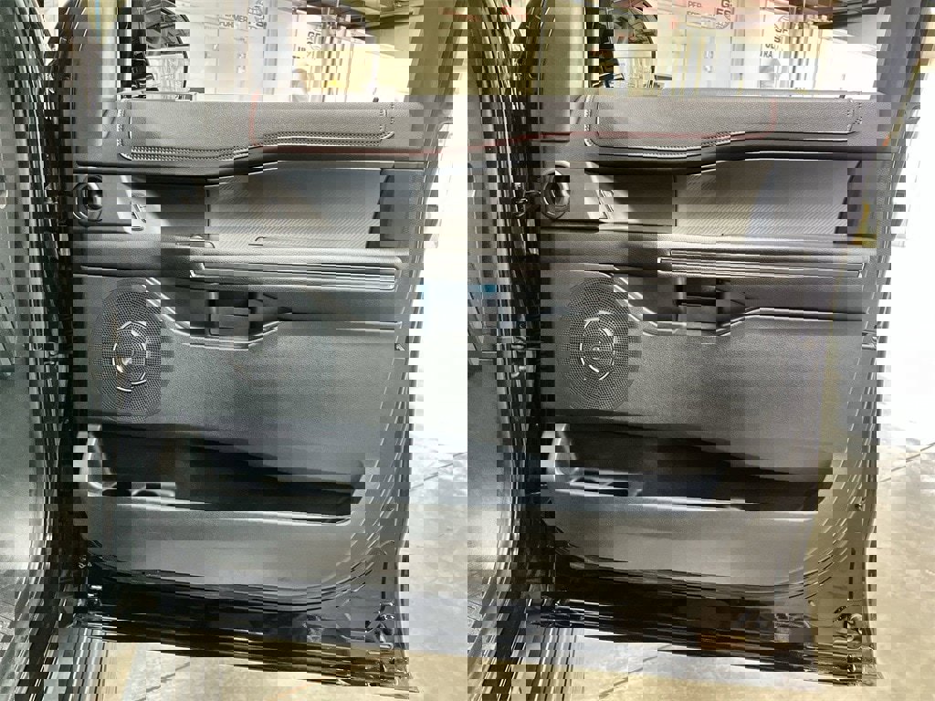 Used 2021 Ford Expedition Limited image 29