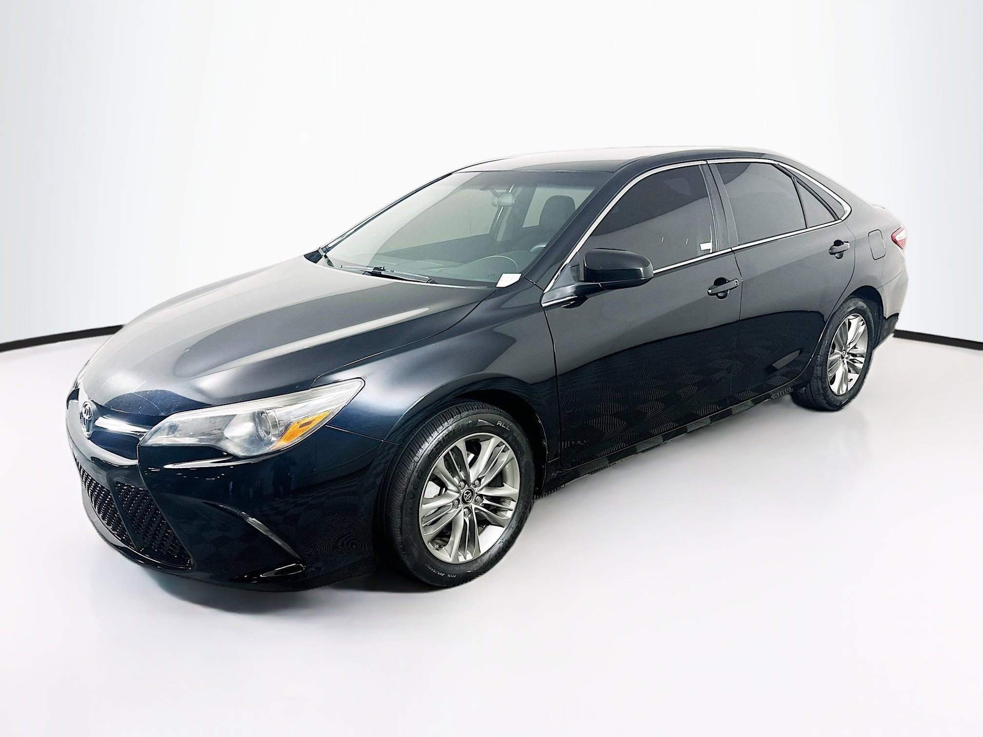Used 2017 Toyota Camry SE FWD image 3