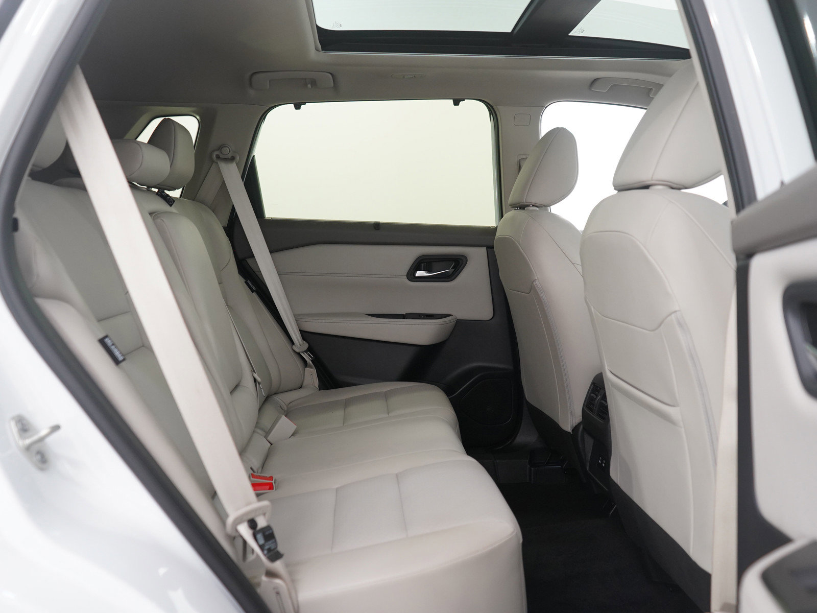 Used 2025 Nissan Rogue SV w/ SV Premium Package image 12