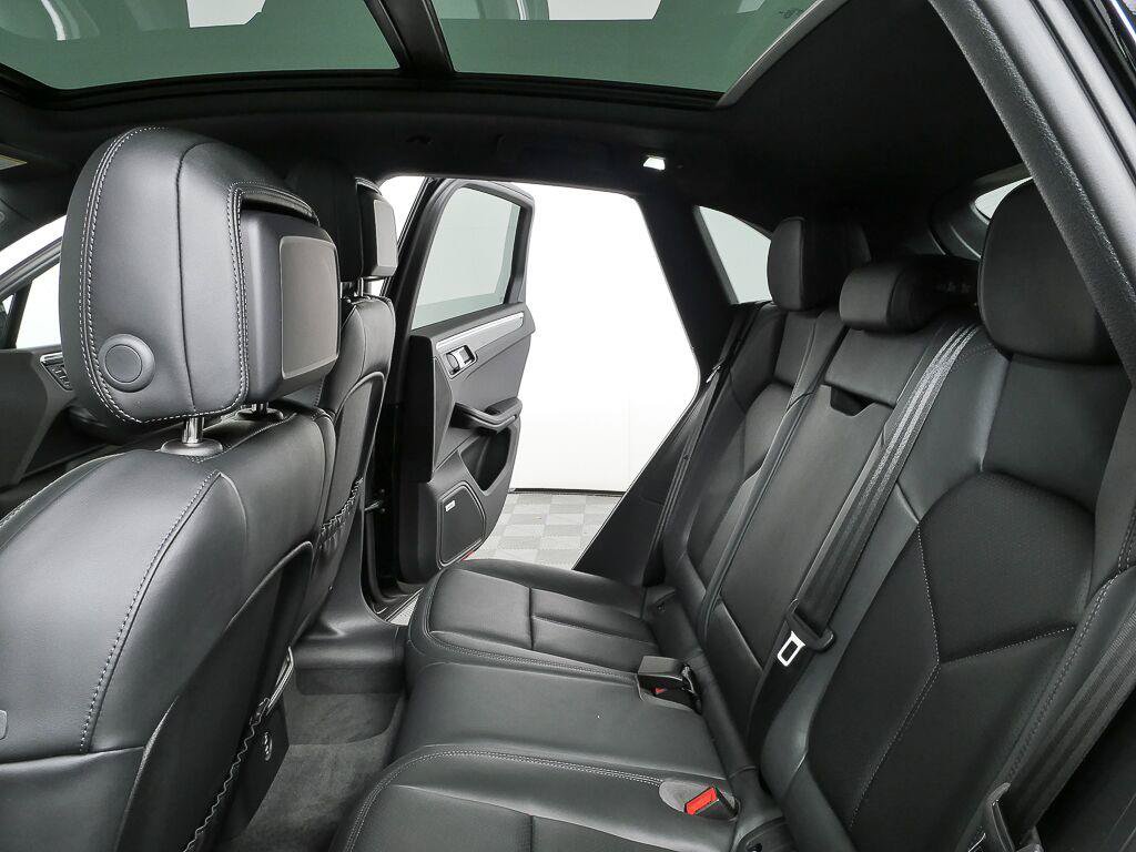 Certified 2026 Porsche Macan AWD/4WD image 20