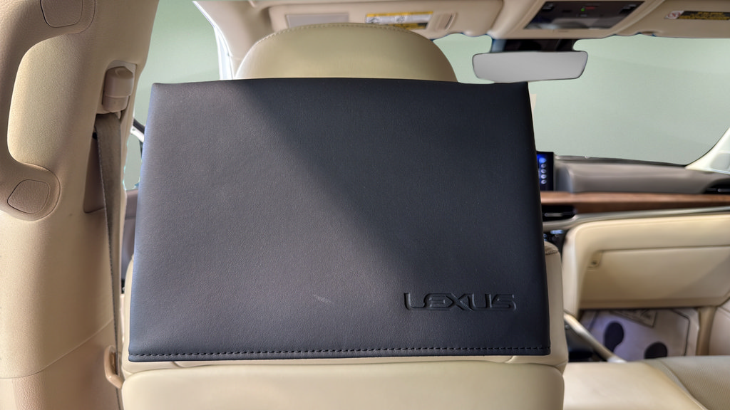 Used 2018 Lexus LX 570 4WD w/ Luxury Package image 18