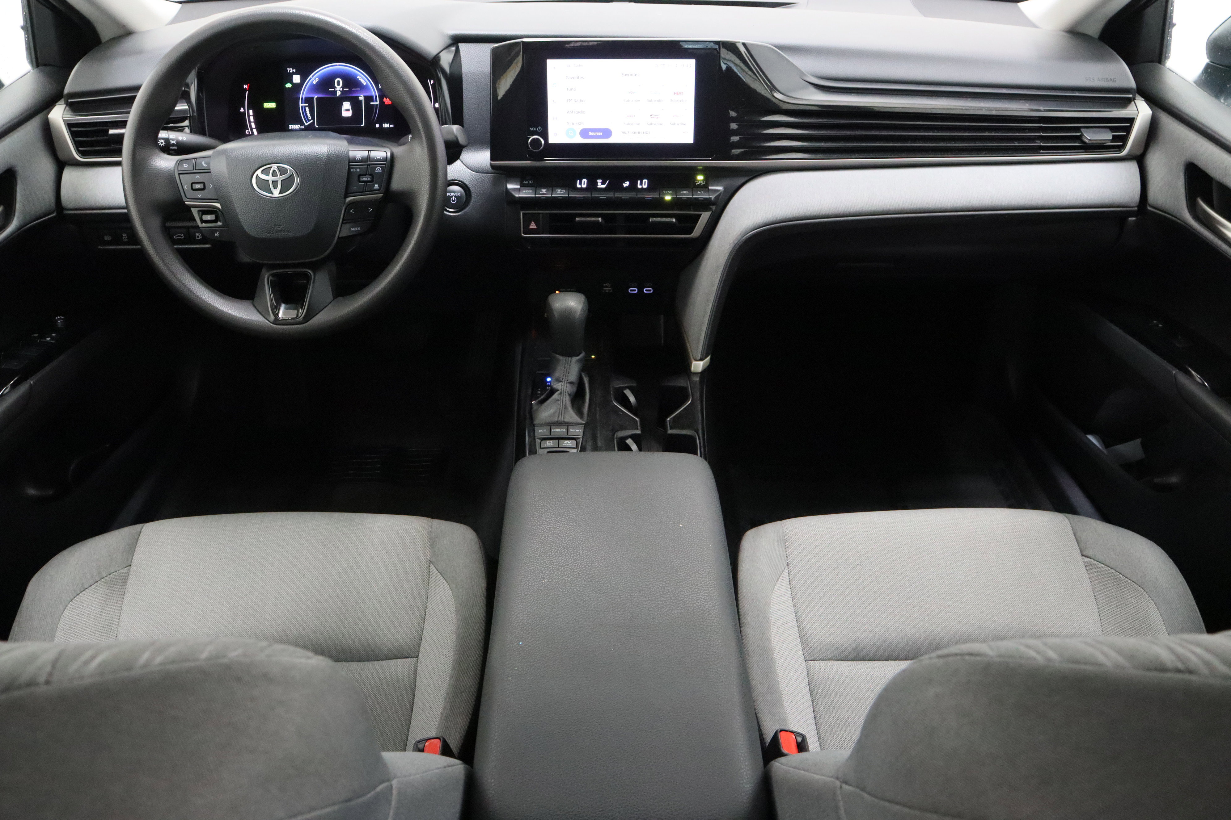Used 2025 Toyota Camry LE FWD image 28