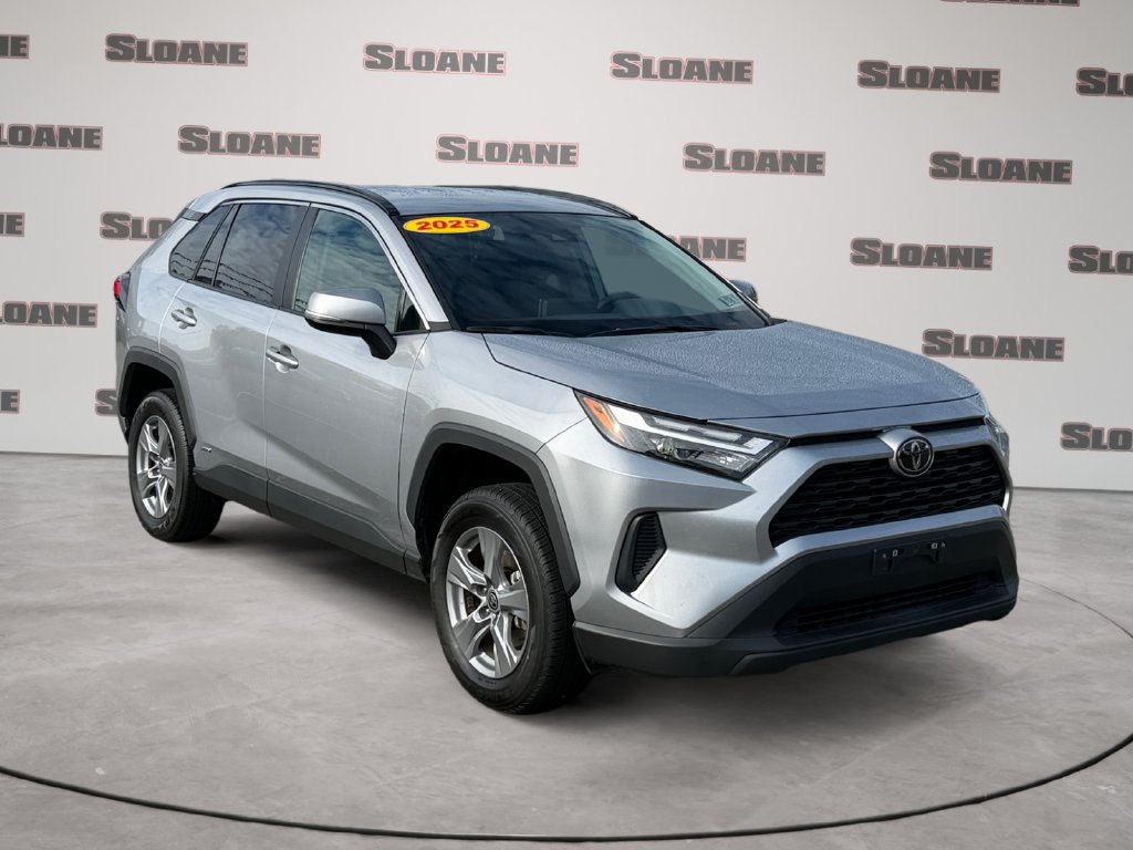 Used 2025 Toyota RAV4 XLE AWD/4WD image 7