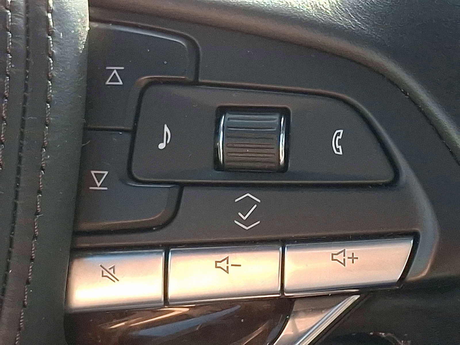 Used 2021 Cadillac Escalade ESV Sport Platinum w/ LPO, ONYX Package image 27