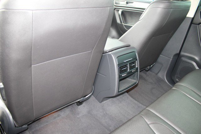 Used 2016 Volkswagen Touareg Sport AWD/4WD image 19