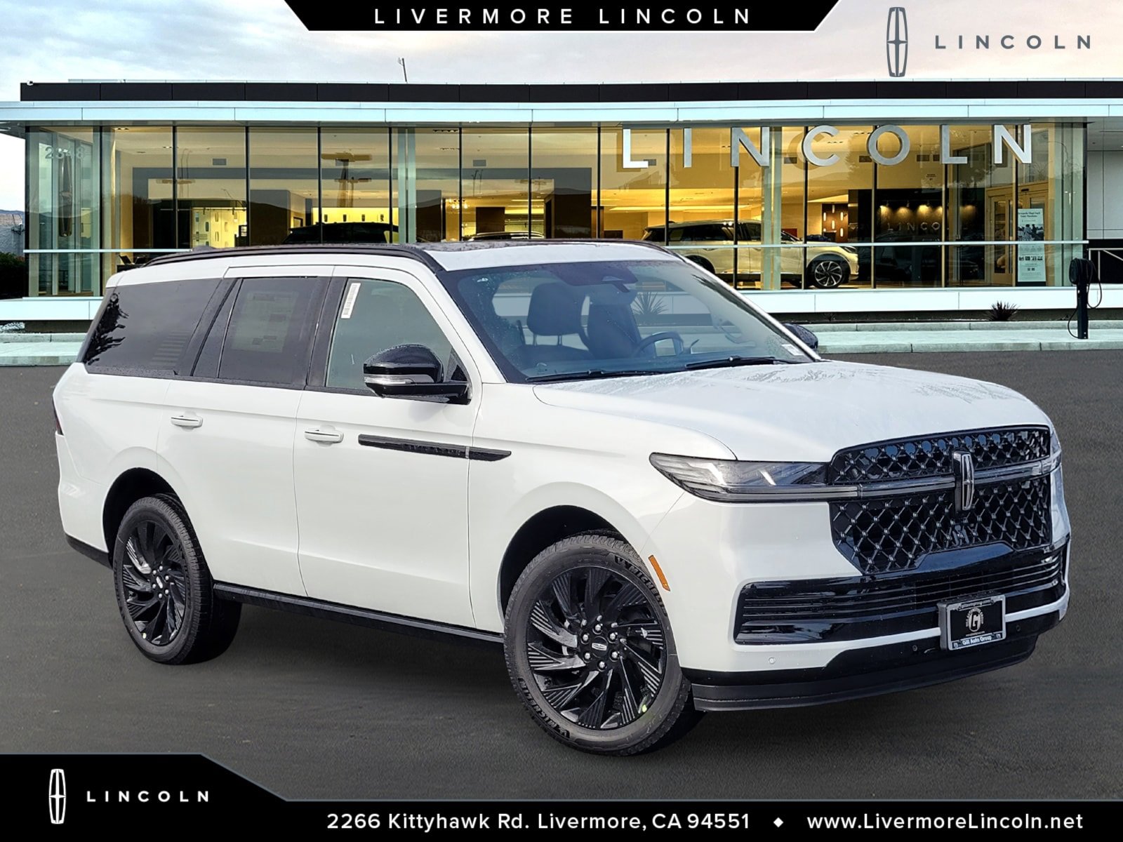 New 2025 Lincoln Navigator Reserve w/ Jet Appearance Package image 1